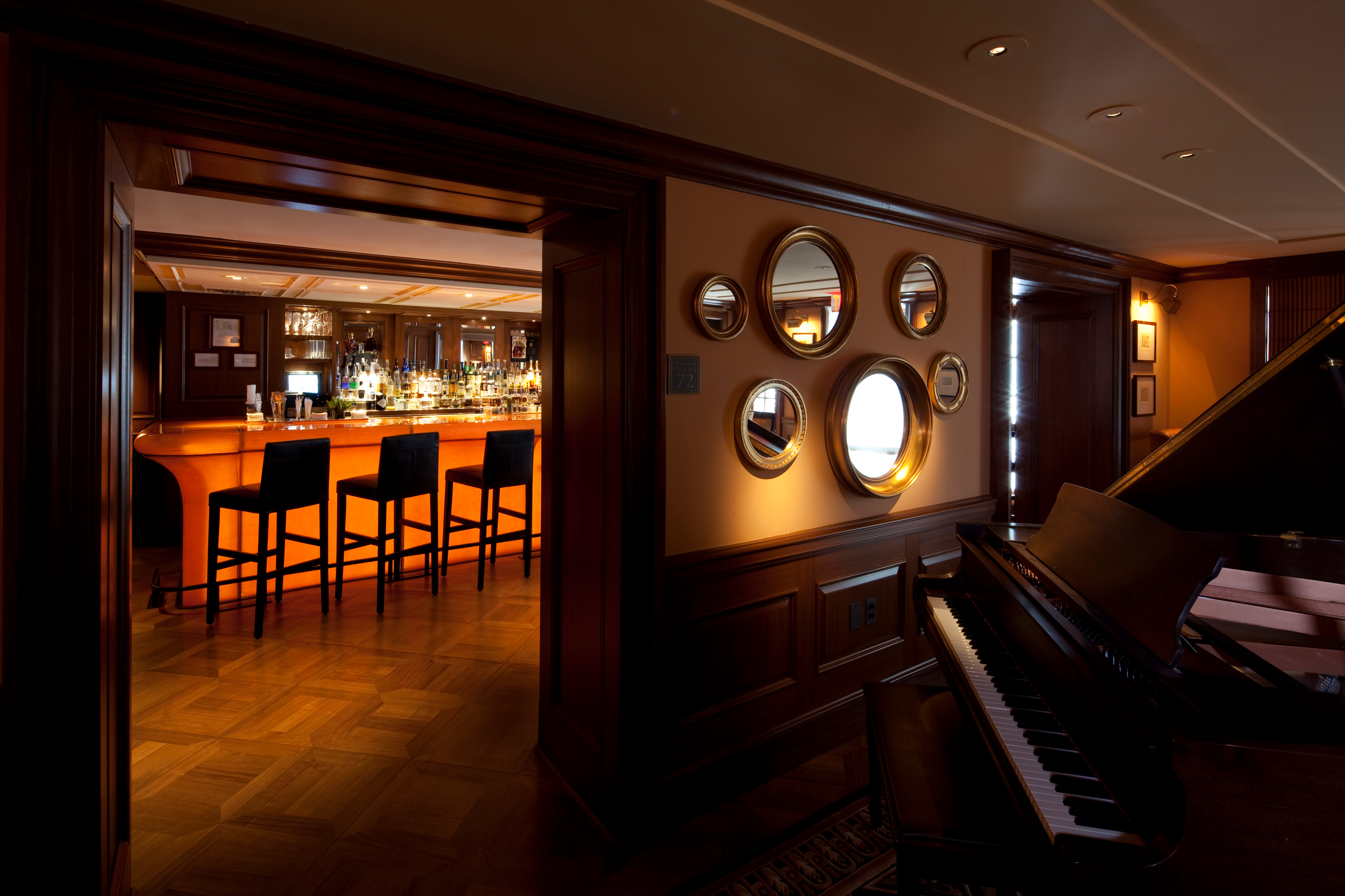 Enjoy an expertly poured drink and fine conversation at Quill, our elegant lounge featuring house-made mixers and herbal-infused alcohols.
